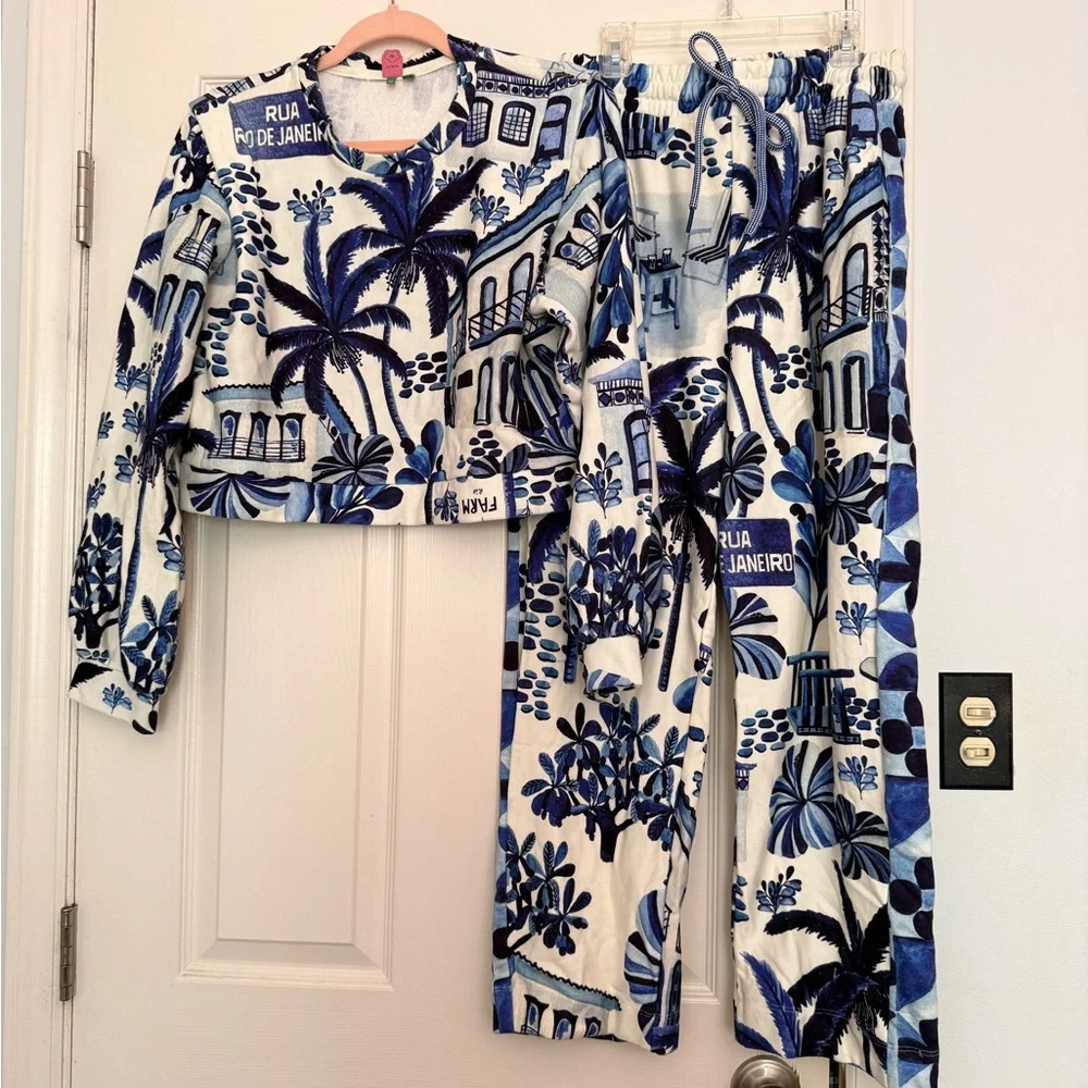 FARM Rio Blue and White Tropical Print Sweat Shirt and Pants Set sz M - Picture 3 of 3